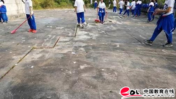 广州派潭中学组织学生纪念革命先烈